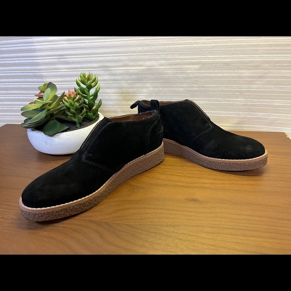 Black suede Franco‎ Sarto slip-on ankle boot size 6. - Picture 4 of 8